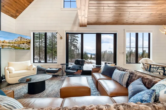 $1,099,000 | 17 Moose Rdg Road, Rangeley, ME 04970