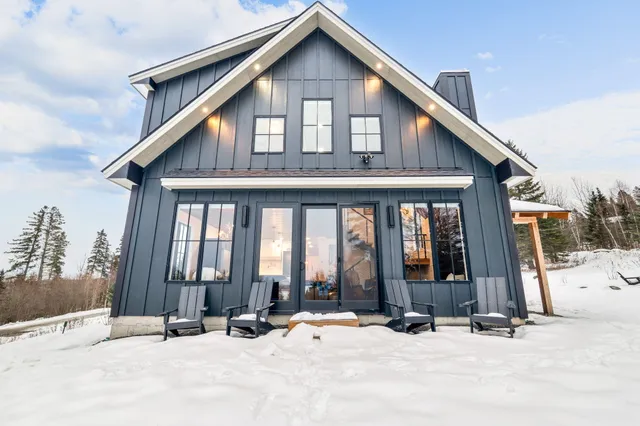 $1,099,000 | 17 Moose Rdg Road, Rangeley, ME 04970
