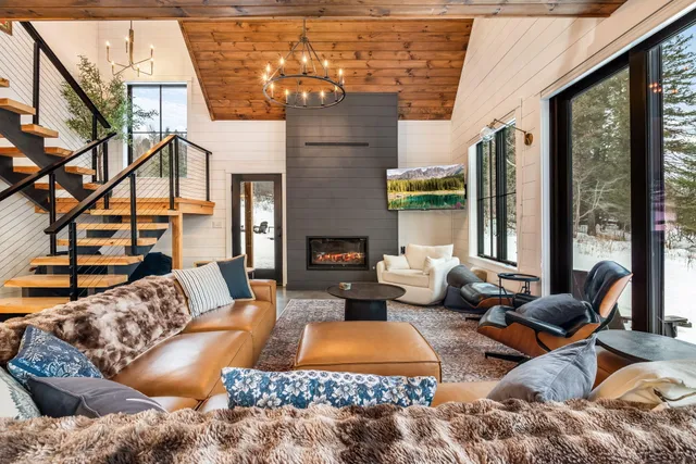 $1,099,000 | 17 Moose Rdg Road, Rangeley, ME 04970