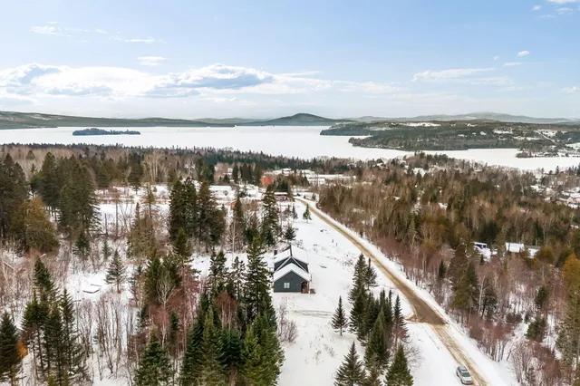 $1,099,000 | 17 Moose Rdg Road, Rangeley, ME 04970