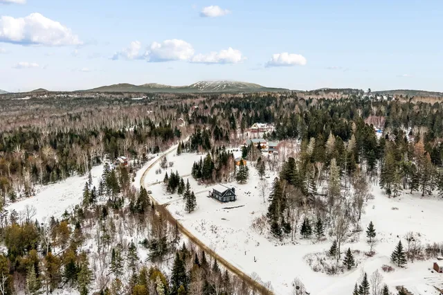 $1,099,000 | 17 Moose Rdg Road, Rangeley, ME 04970