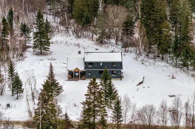 $1,099,000 | 17 Moose Rdg Road, Rangeley, ME 04970