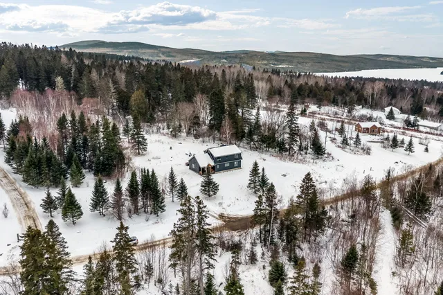$1,099,000 | 17 Moose Rdg Road, Rangeley, ME 04970
