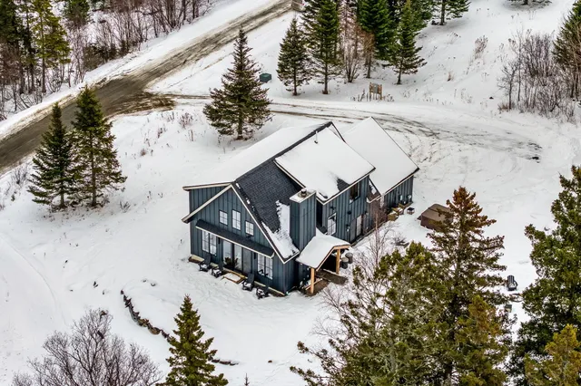$1,099,000 | 17 Moose Rdg Road, Rangeley, ME 04970