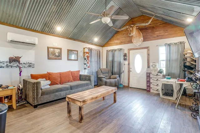 $1,250,000 | 207 Trails End, Poolville, TX 76487