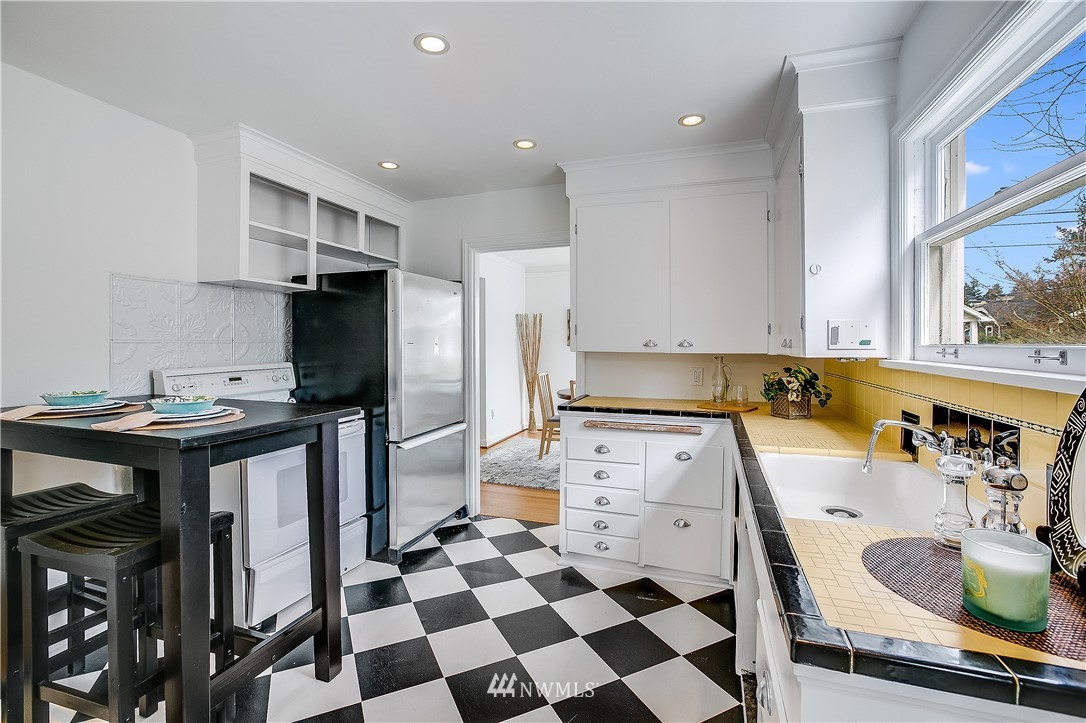 341 North 82nd Street Seattle, WA 98103 - Photo 6 of 16 Gallery Image 6