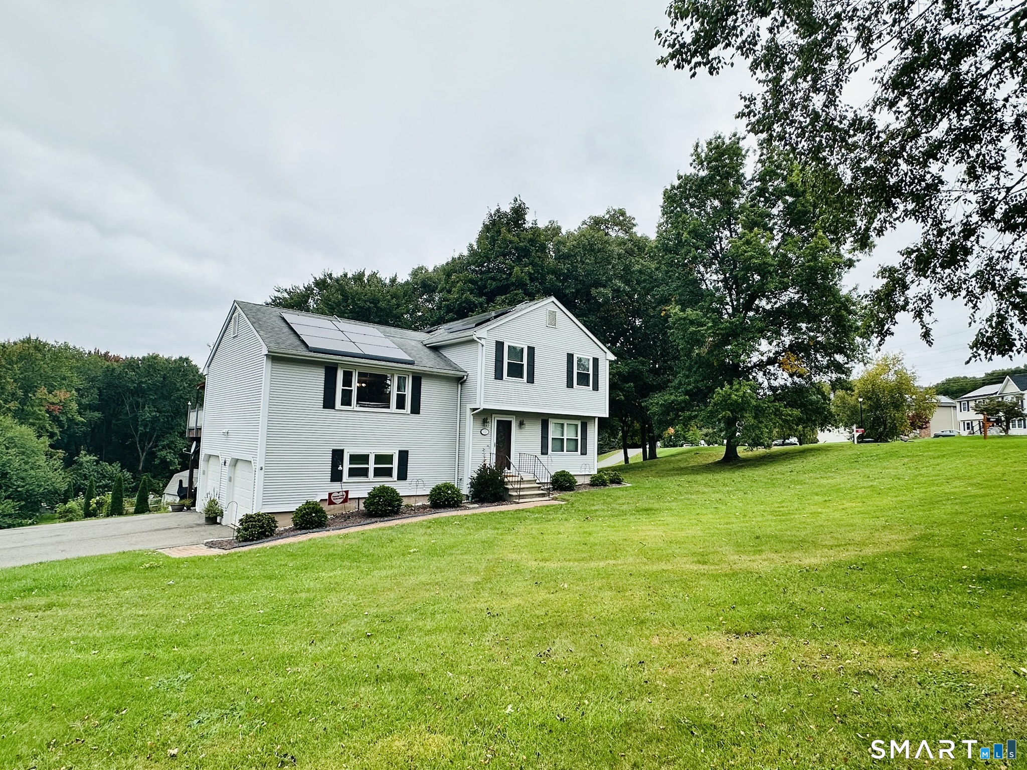 172 Old Farms Road Southington, CT 06489 - Photo 2 of 26 Gallery Image 2