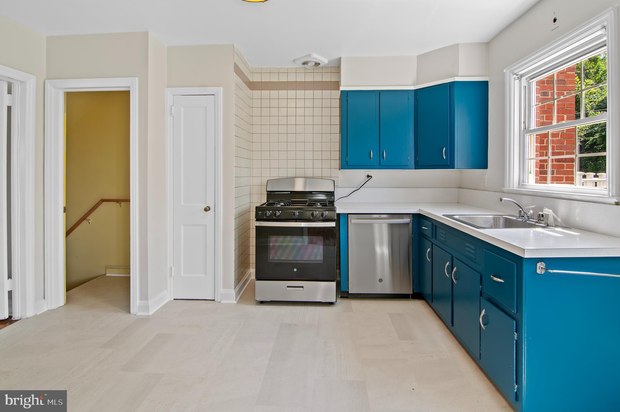 1954 Edgewood Road Towson, MD 21286 - Photo 11 of 34 Retro Kitchen!