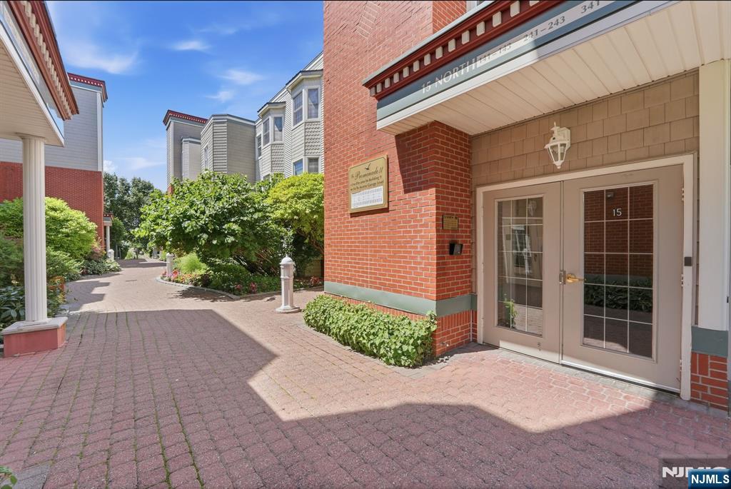 242 The Promenade, Unit 242 Edgewater, NJ 07020 - Photo 30 of 49