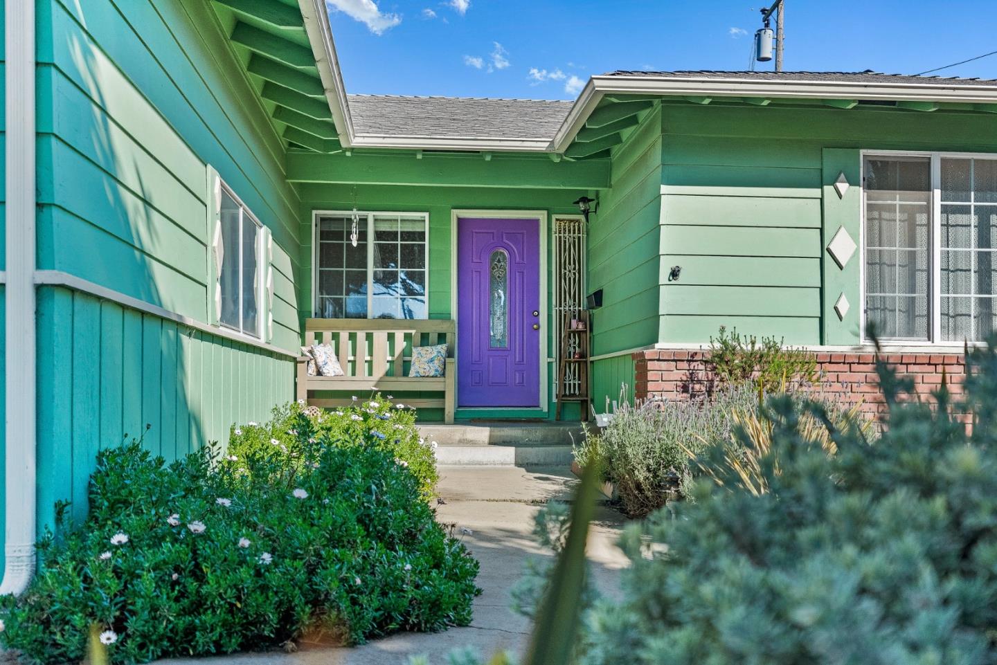 842 Central Avenue Salinas, CA 93901 - Photo 4 of 24 a view of a house with a small yard