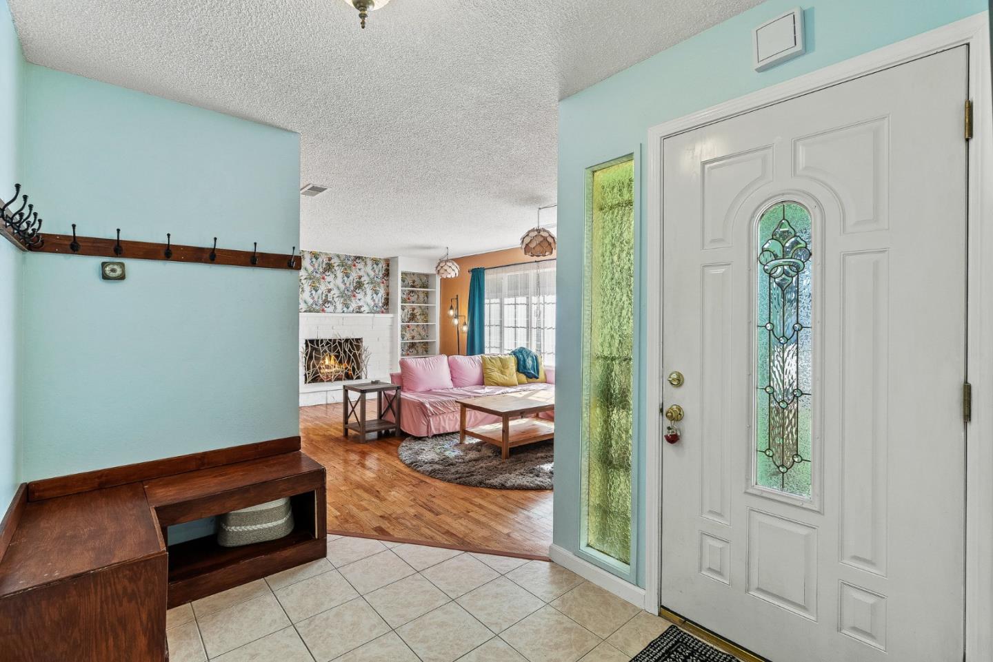 842 Central Avenue Salinas, CA 93901 - Photo 5 of 24 a living room with furniture