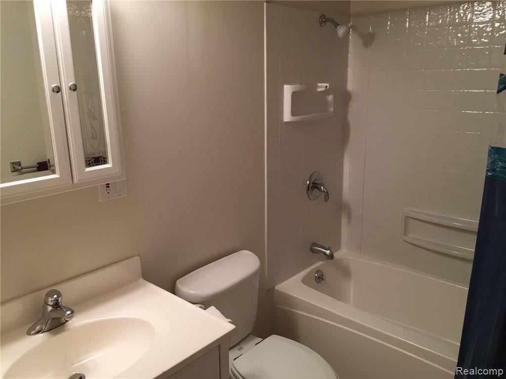 43254 Barchester Road Canton, MI 48187 - Photo 15 of 27 IMG_1745.JPG