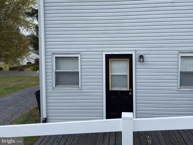 a picture of a white and black white refrigerator