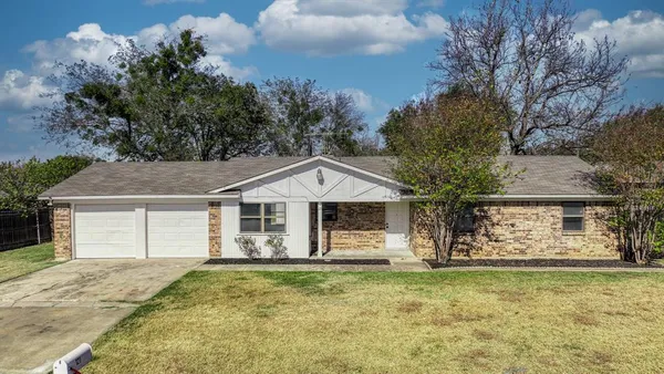 $299,000 | 121 Meadow Lane, Aledo, TX 76008