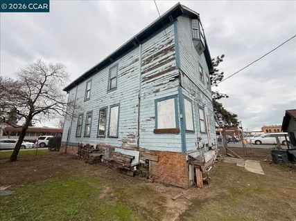 $300,000 | 151 South 3rd Avenue, Oakdale, CA 95361