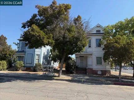 $300,000 | 151 South 3rd Avenue, Oakdale, CA 95361