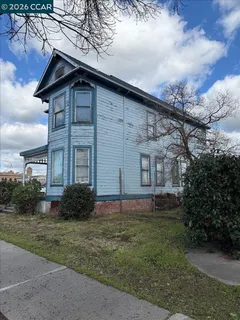 $300,000 | 151 South 3rd Avenue, Oakdale, CA 95361