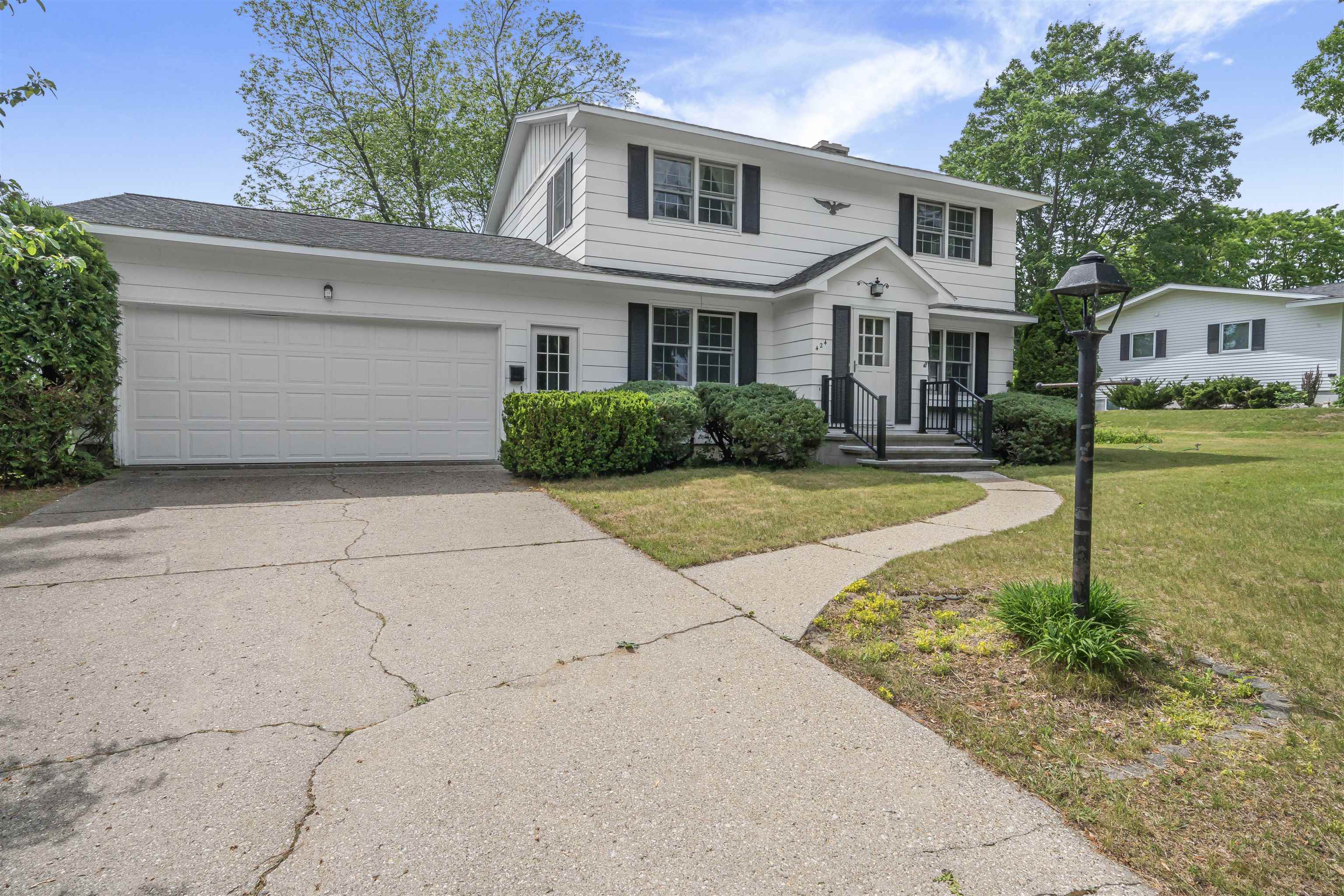424 Crestview Street Cadillac, MI 49601 - Photo 2 of 62 1946655-6f3da549-18b7-41f7-be60-461a28e8b594.JPG