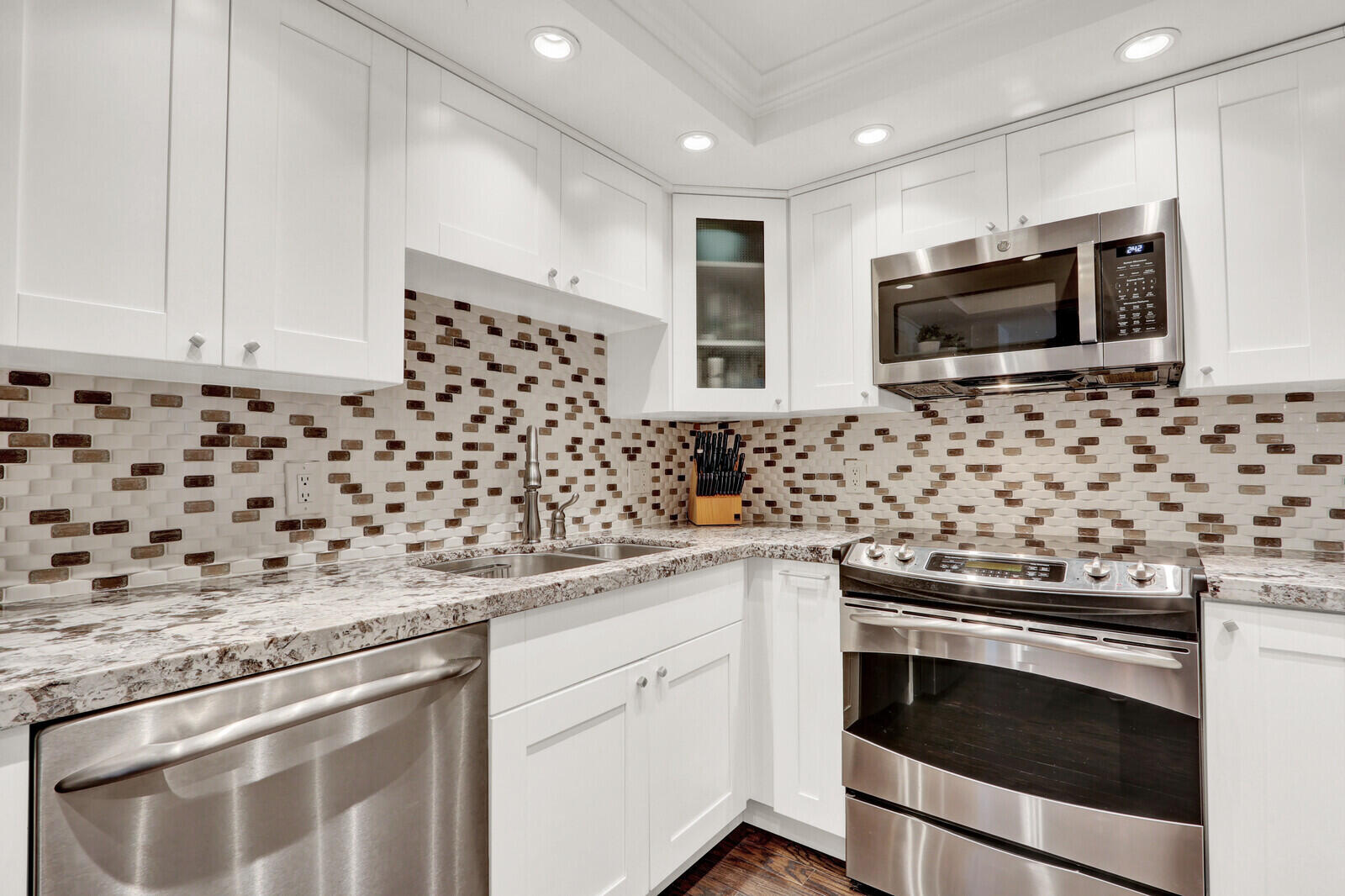 4201 North Ocean Boulevard, Unit C1405 Boca Raton, FL 33431 - Photo 20 of 40 OPEN GOURMET KITCHEN