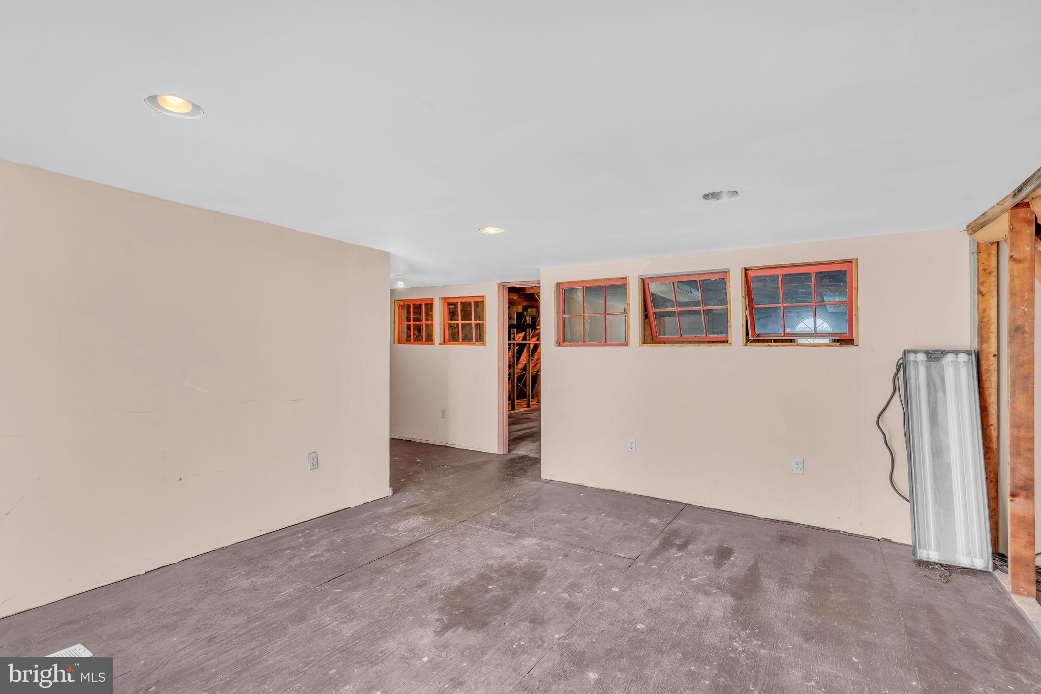 16129 Piney Point Road Piney Point, MD 20674 - Photo 34 of 50 an empty room with windows