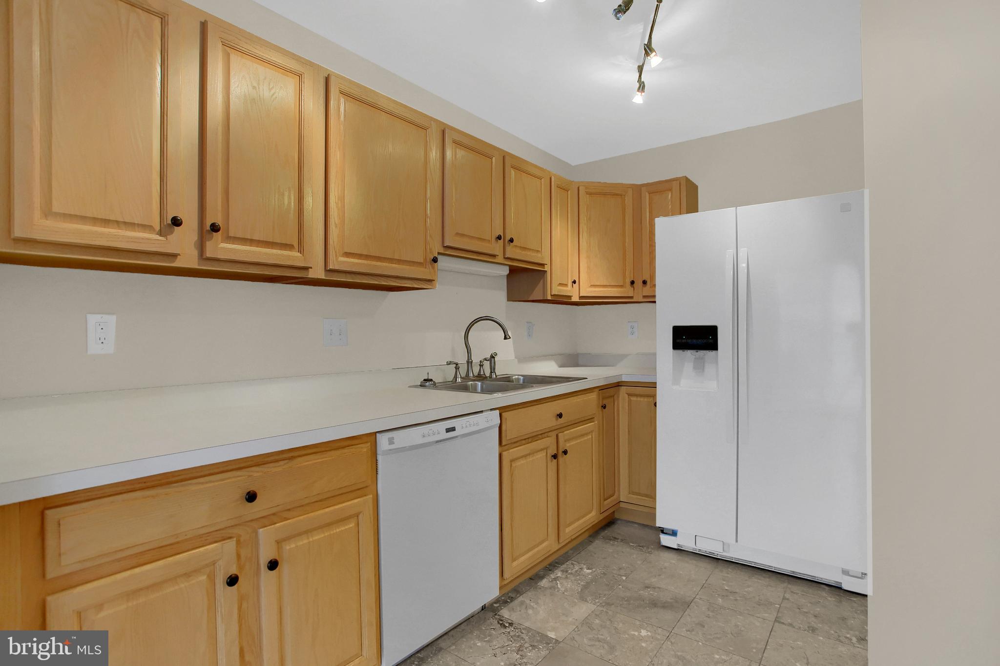 217 Silver Leaf Ridge Harrisburg, PA 17110 - Photo 13 of 30 Kitchen