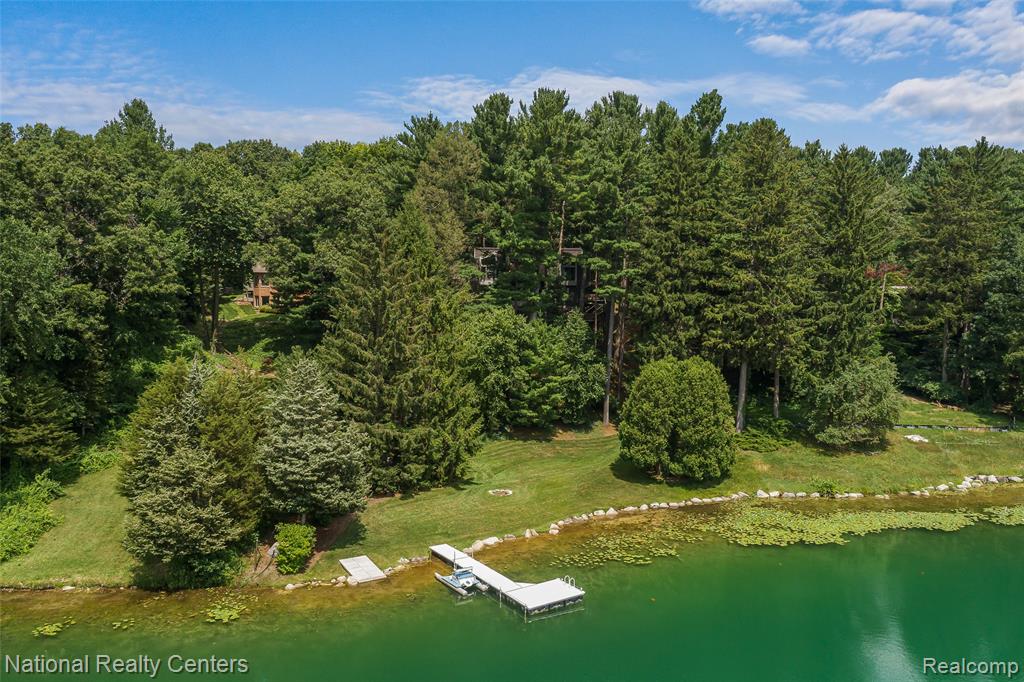 2191 Addaleen Road Highland, MI 48357 - Photo 8 of 81