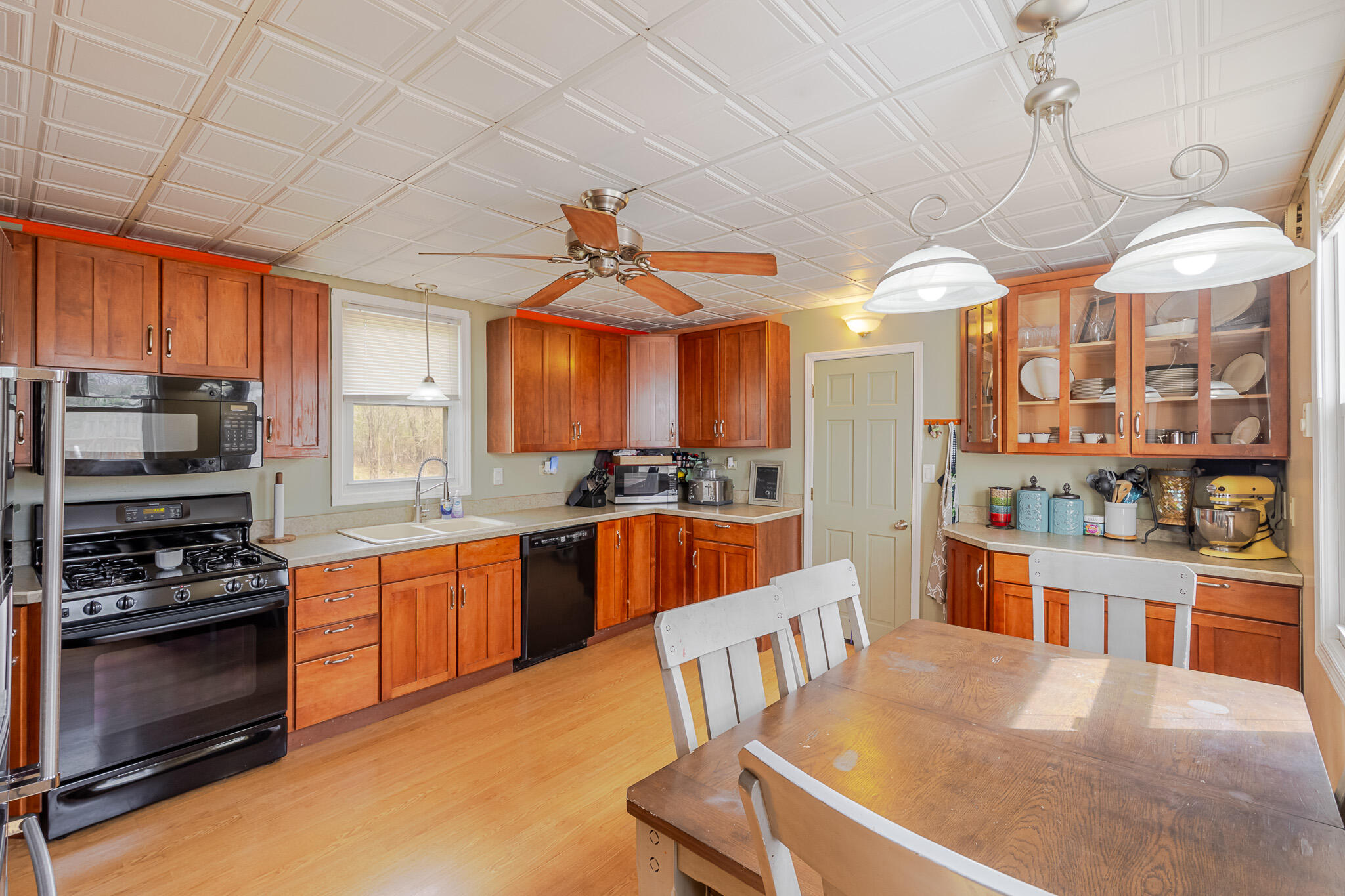 2402 Linda Road Valparaiso, IN 46383 - Photo 7 of 41 2048x1365