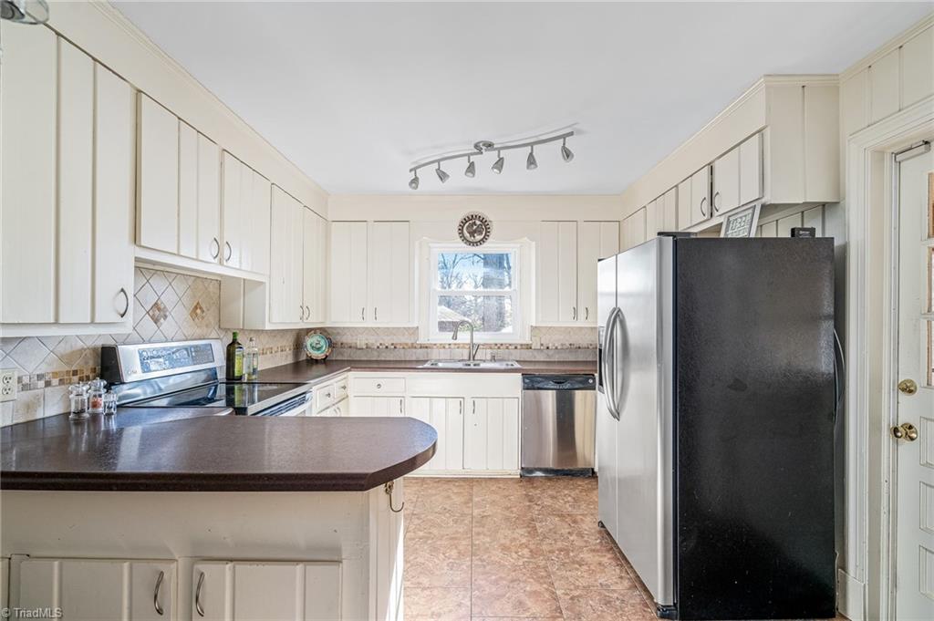 1263 Huntingdon Road Winston-Salem, NC 27104 - Photo 9 of 26 Gallery Image 9