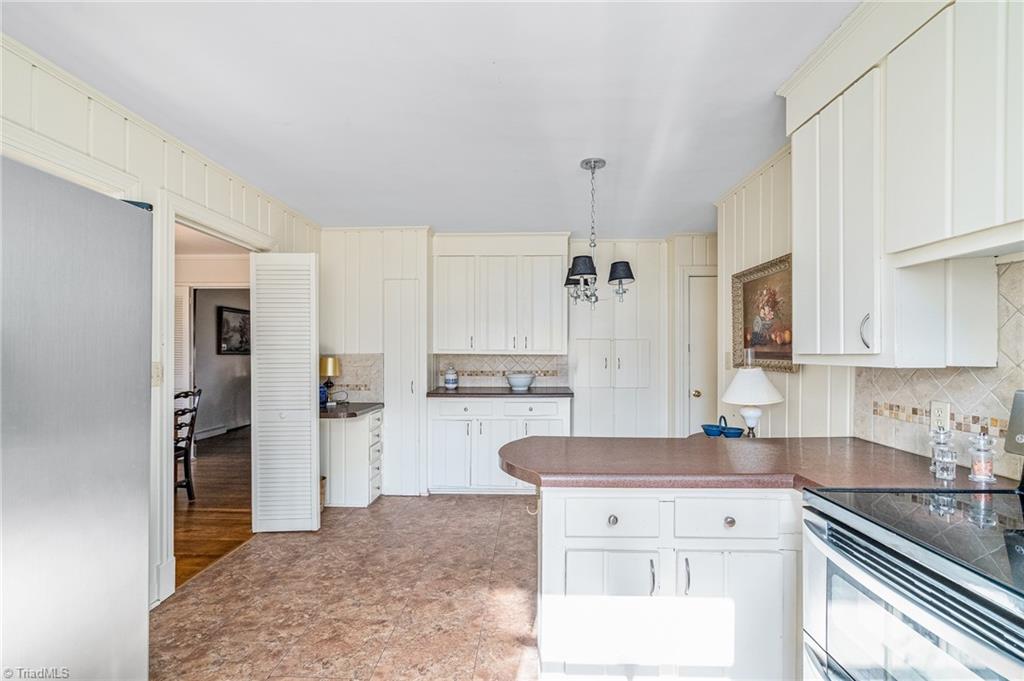 1263 Huntingdon Road Winston-Salem, NC 27104 - Photo 10 of 26 Breakfast area