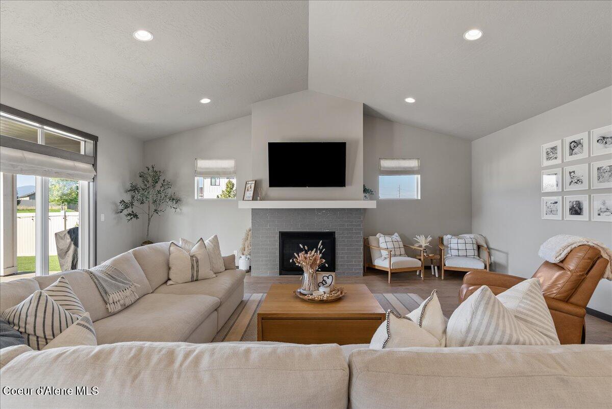 4332 West Enclave Way Coeur D'Alene, ID 83815 - Photo 24 of 52 09-Living Room