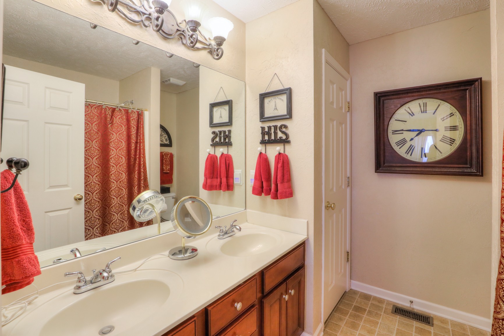 4166 Turnberry Road Lebanon, TN 37090 - Photo 10 of 25 a bathroom with a sink vanity and a mirror
