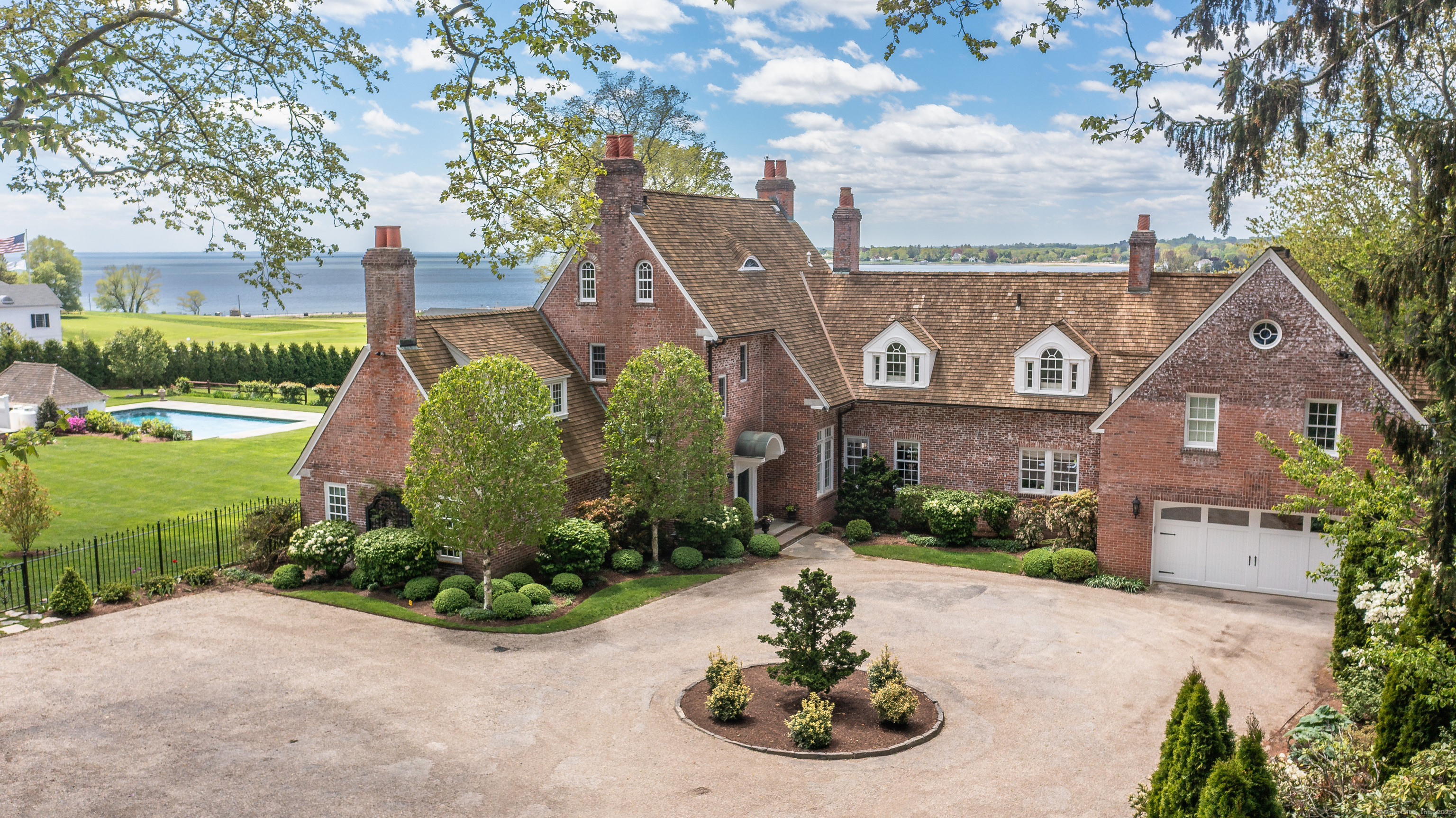 a view of a house with garden and yard