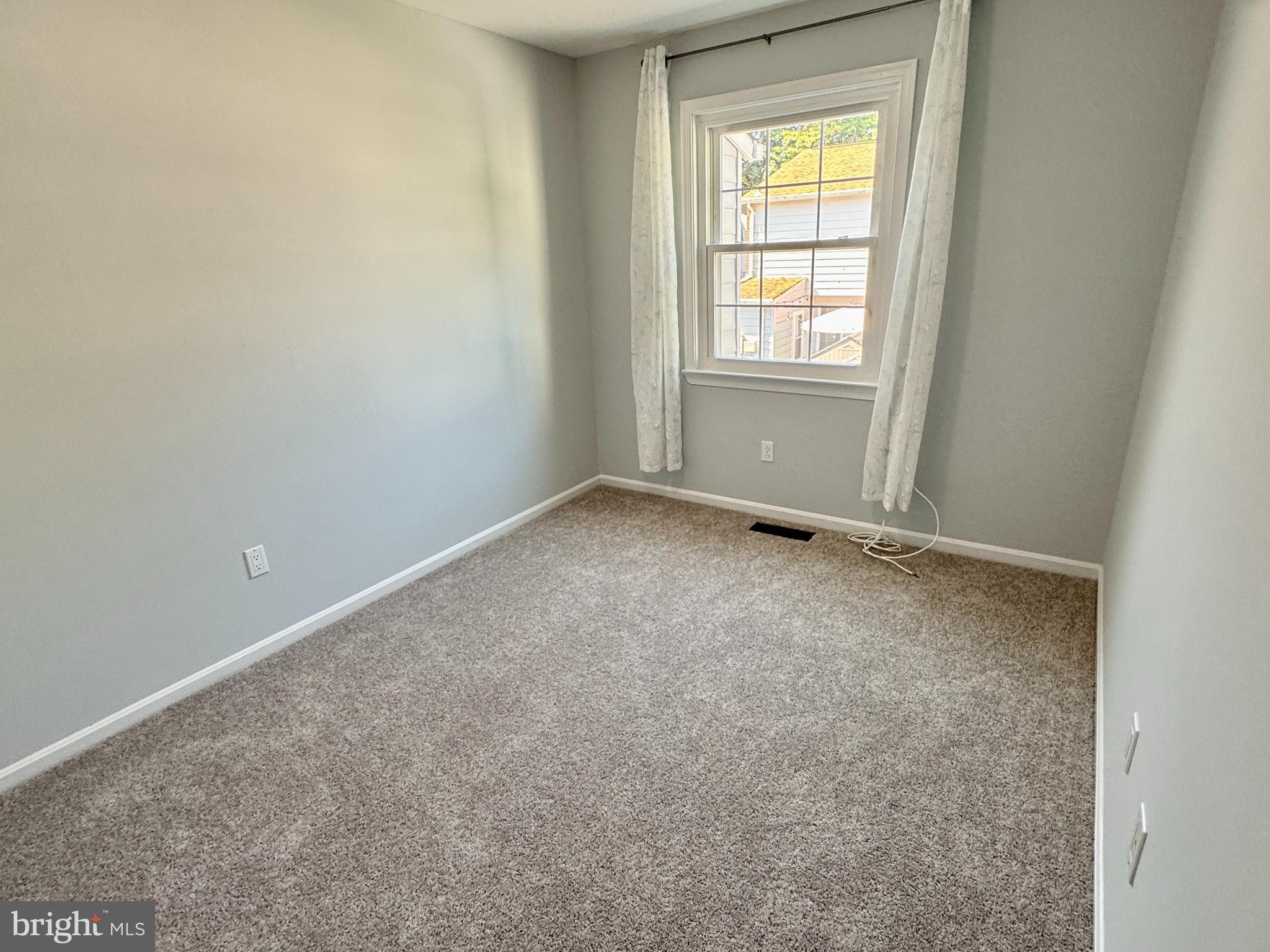 3664 Tavern Way Triangle, VA 22172 - Photo 22 of 28 an empty room with windows