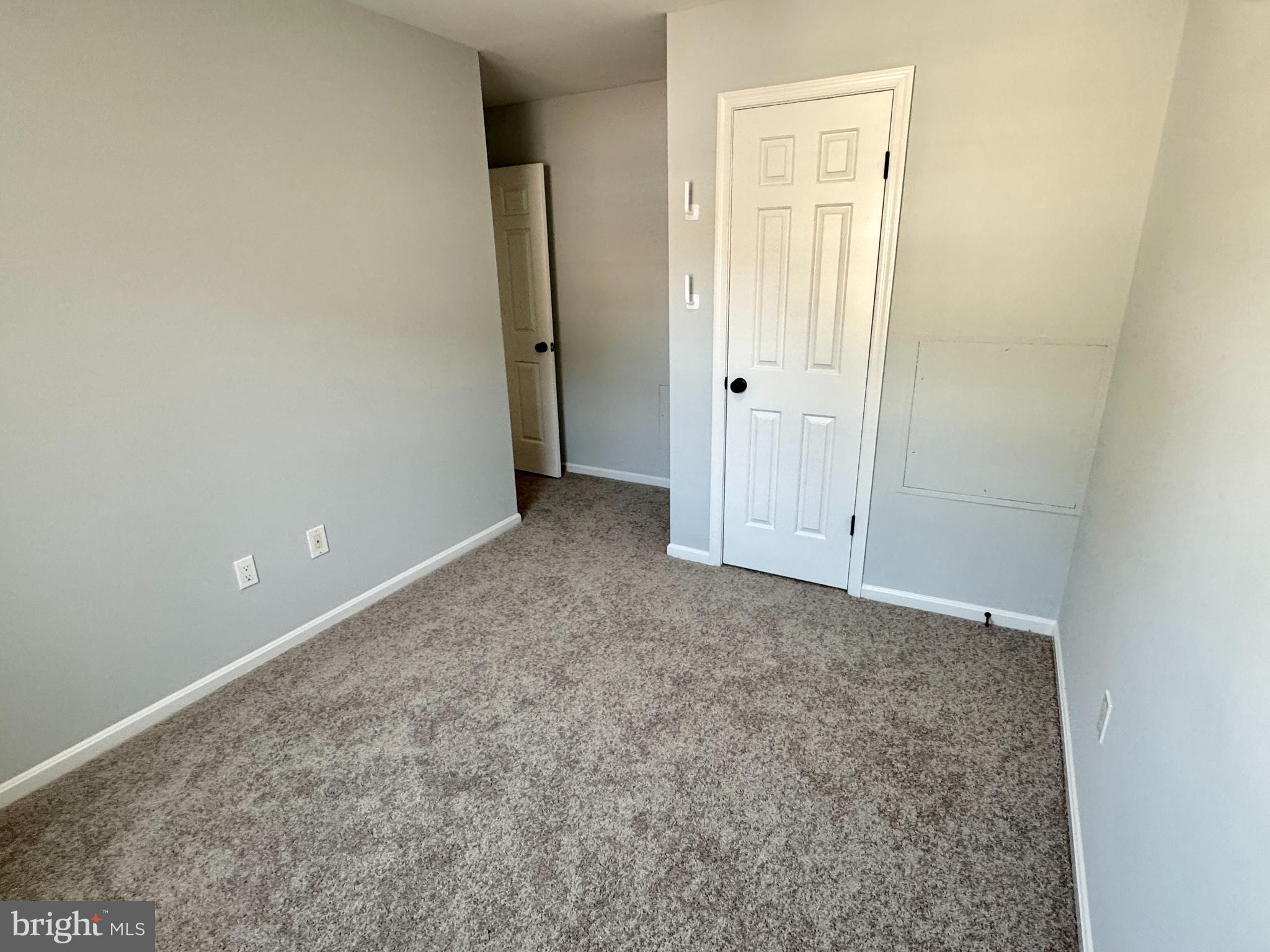 3664 Tavern Way Triangle, VA 22172 - Photo 23 of 28 an empty room with closet area