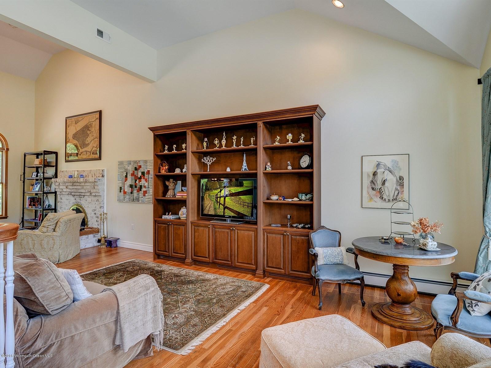 52 Oxford Road Manalapan, NJ 07726 - Photo 15 of 49 Living