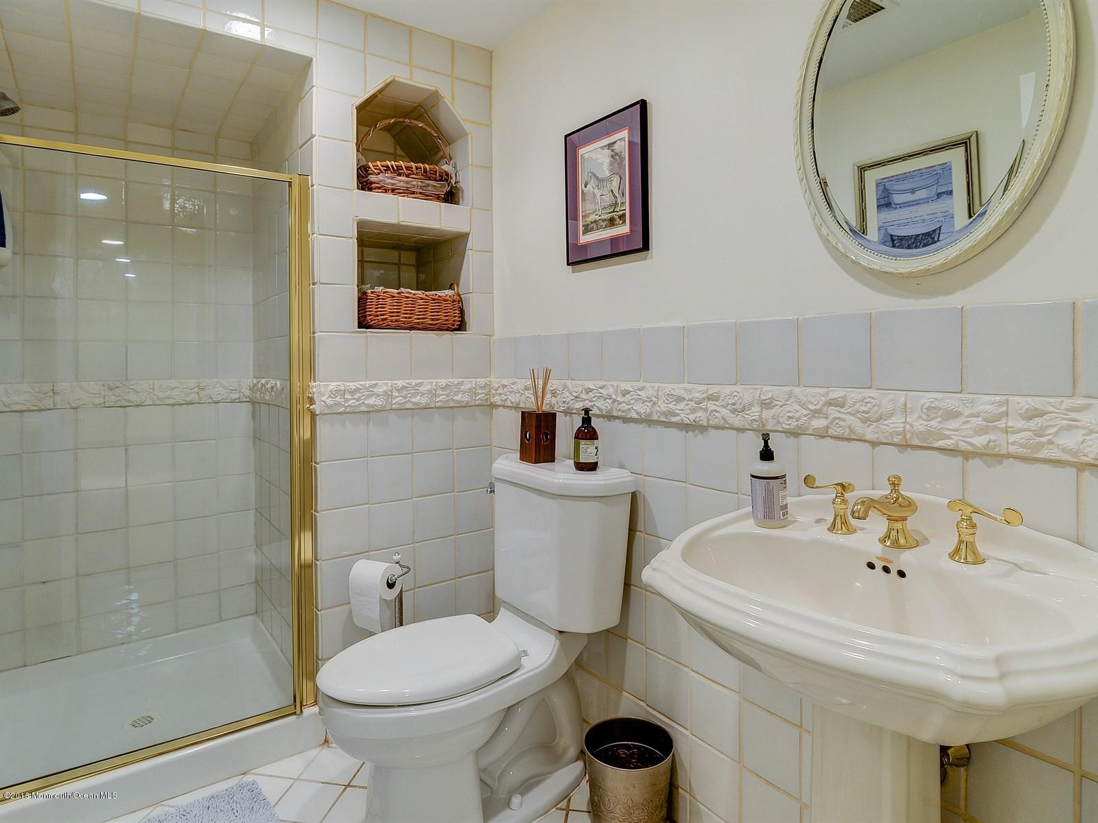 52 Oxford Road Manalapan, NJ 07726 - Photo 24 of 49 Main Bathroom