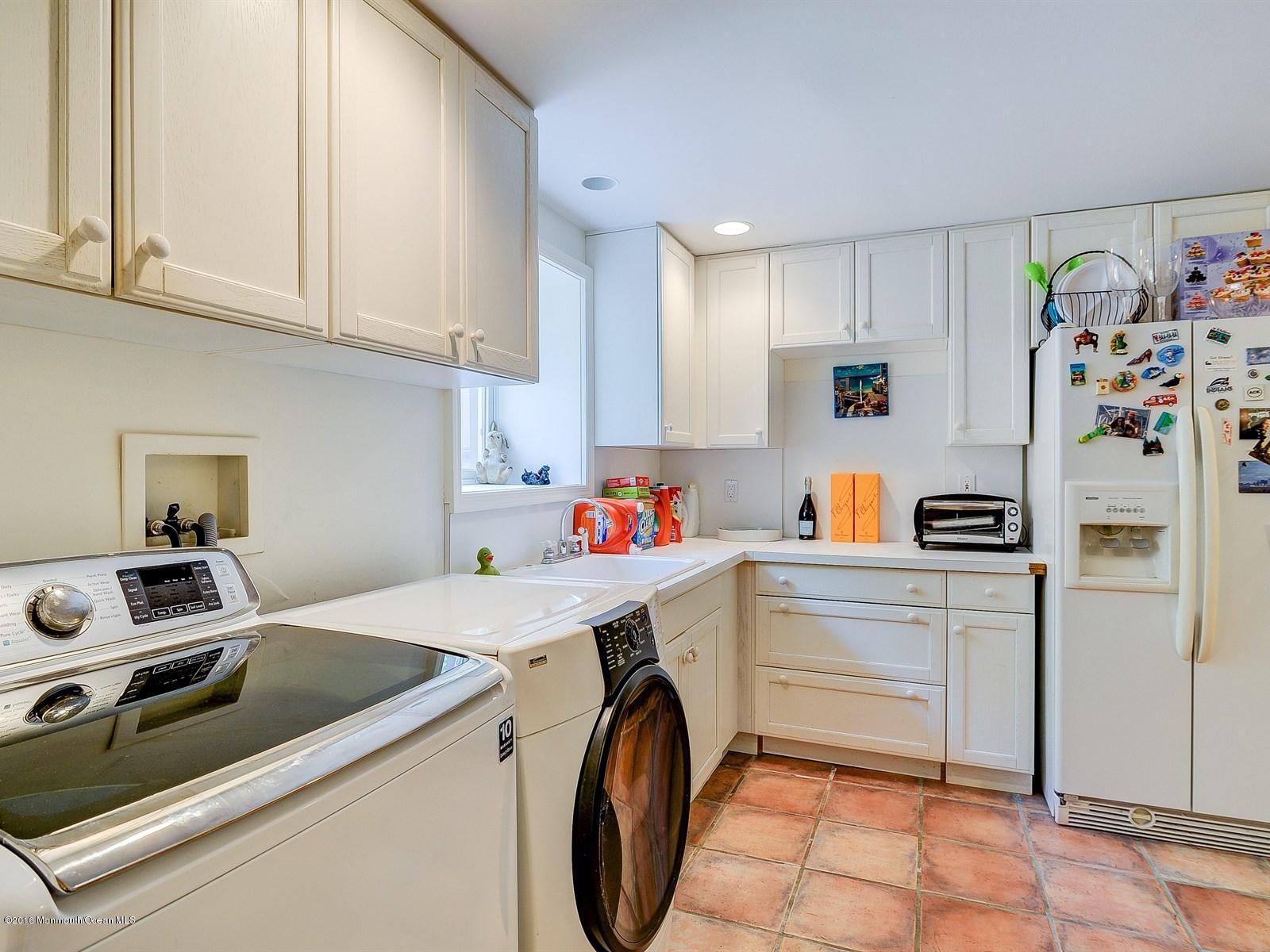 52 Oxford Road Manalapan, NJ 07726 - Photo 25 of 49 Laundry Room