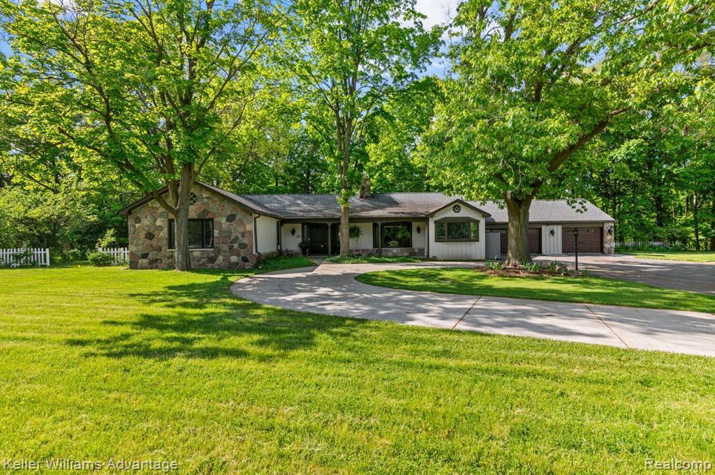 33770 Quaker Valley Road Farmington Hills, MI 48331 - Photo 2 of 31