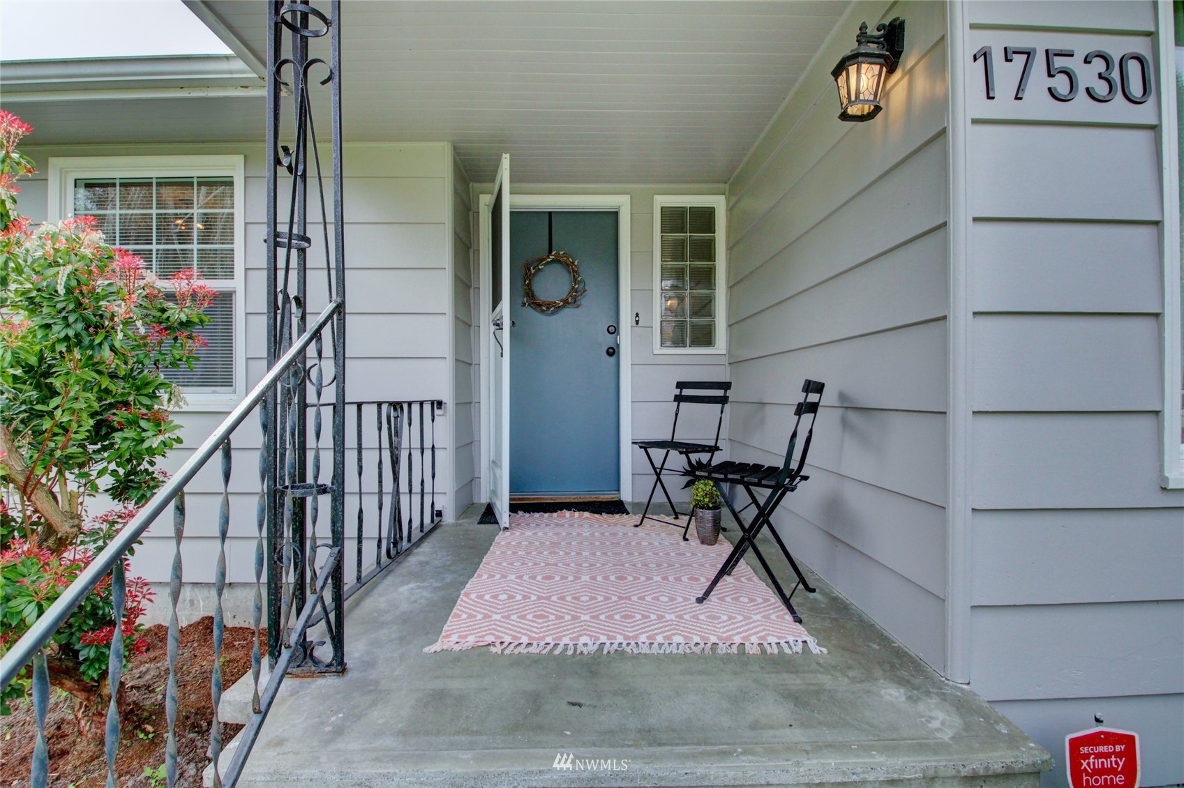 17530 Dunbar Road Mount Vernon, WA 98273 - Photo 4 of 40 a patio with table and chairs