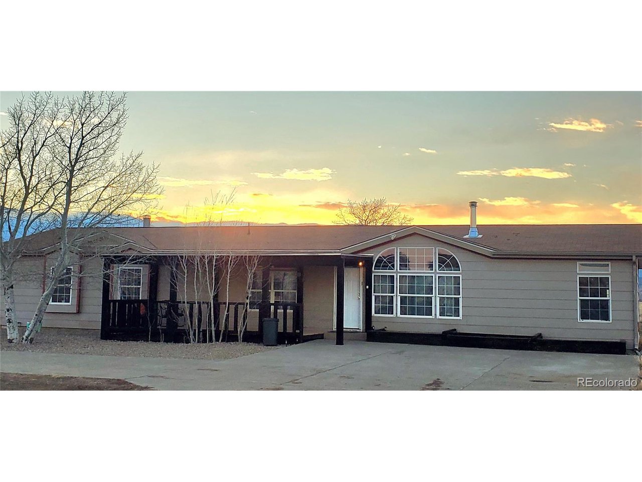 Welcome home! Horseshoe shaped concrete driveway and 2 entry/exit gates make this a horse or toy lovers dream for pulling rigs in and out with ease