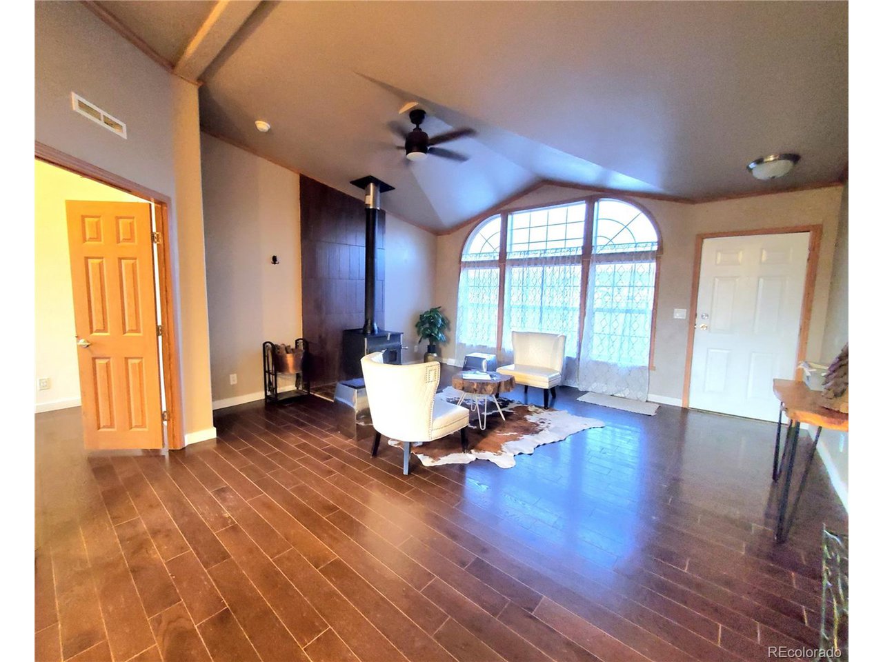 5339 County Road 19 Florence, CO 81226 - Photo 10 of 50 Entry, living room