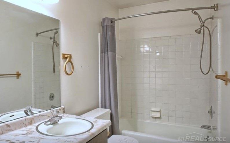 36544 Union Lake Road Harrison Township, MI 48045 - Photo 14 of 21 31347600-13.JPG