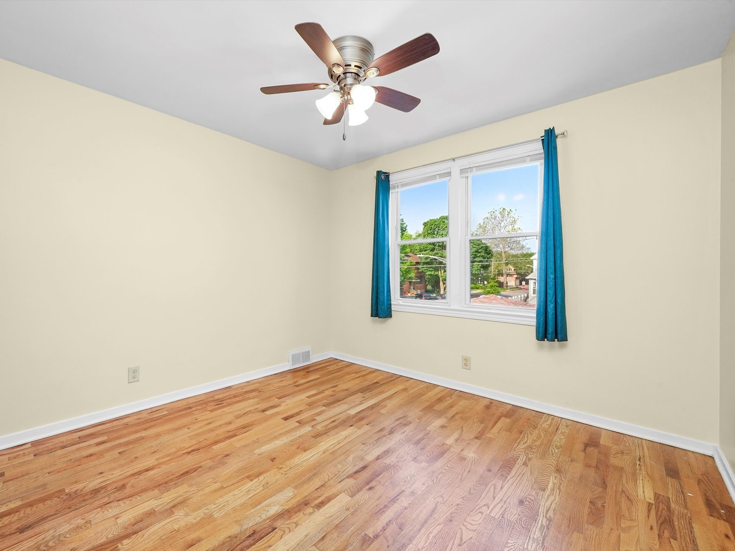 7754 South Yates Boulevard Chicago, IL 60649 - Photo 14 of 32