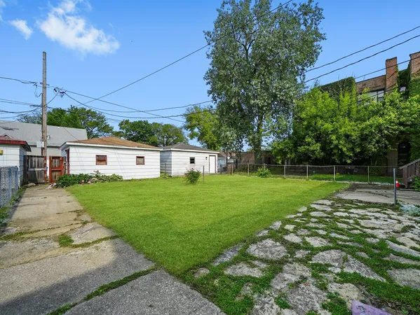$1,960 | 7754 South Yates Boulevard, Chicago, IL 60649