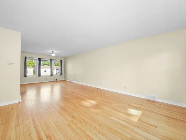 $1,960 | 7754 South Yates Boulevard, Chicago, IL 60649