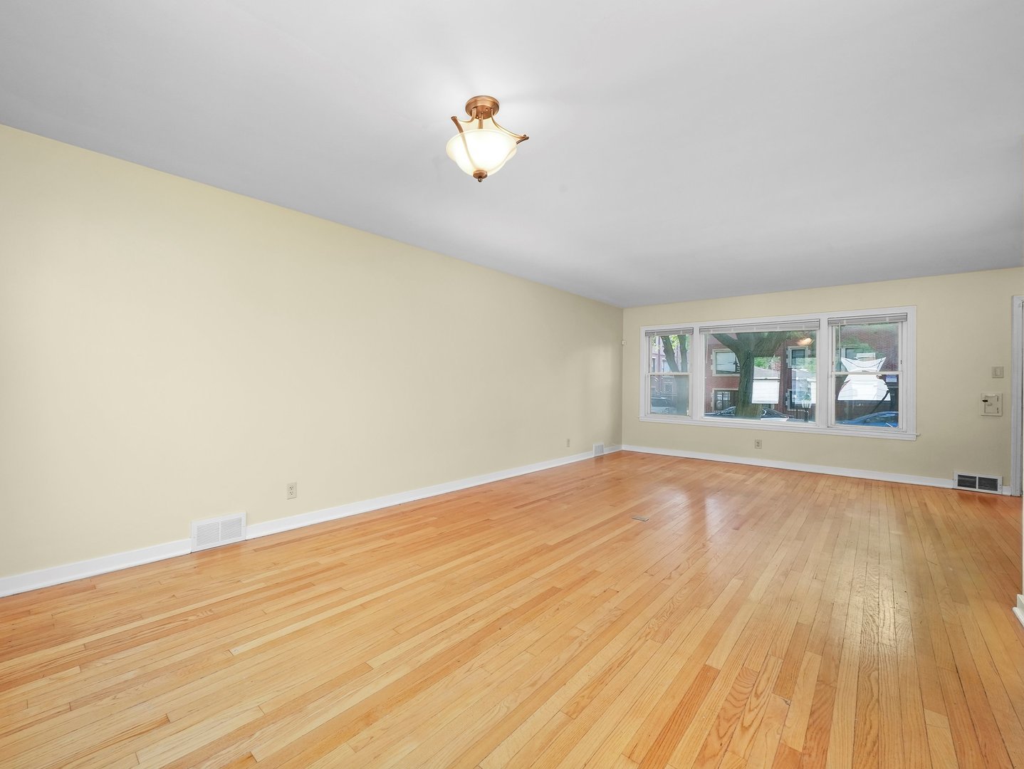 7754 South Yates Boulevard Chicago, IL 60649 - Photo 5 of 32