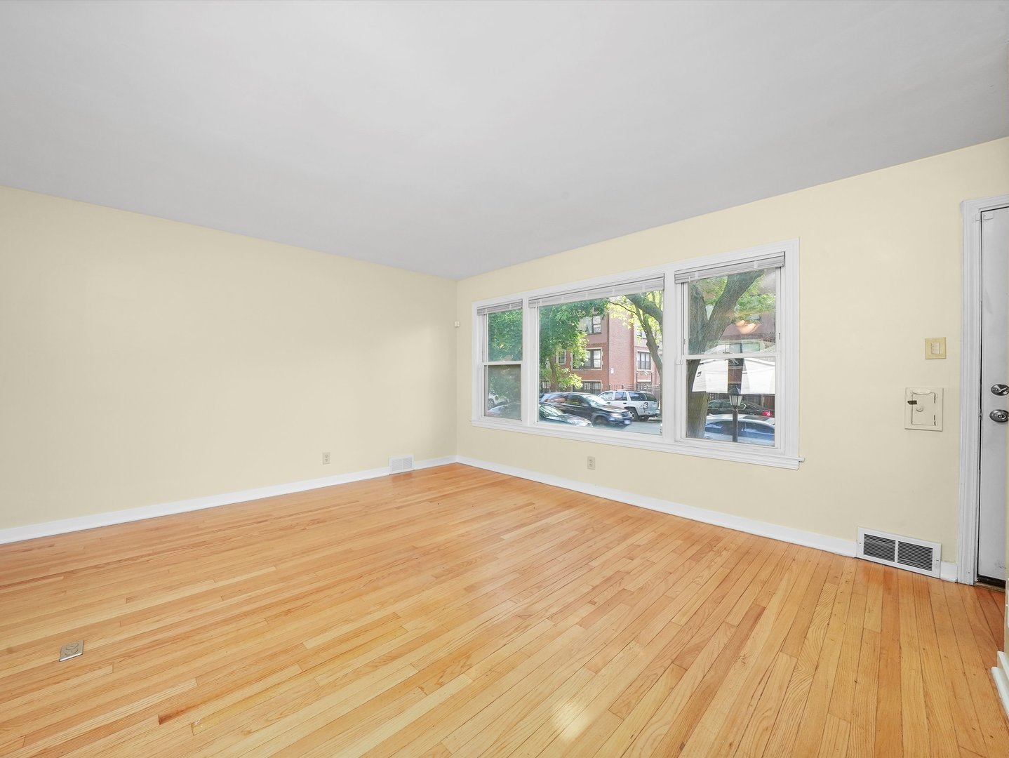 7754 South Yates Boulevard Chicago, IL 60649 - Photo 6 of 32