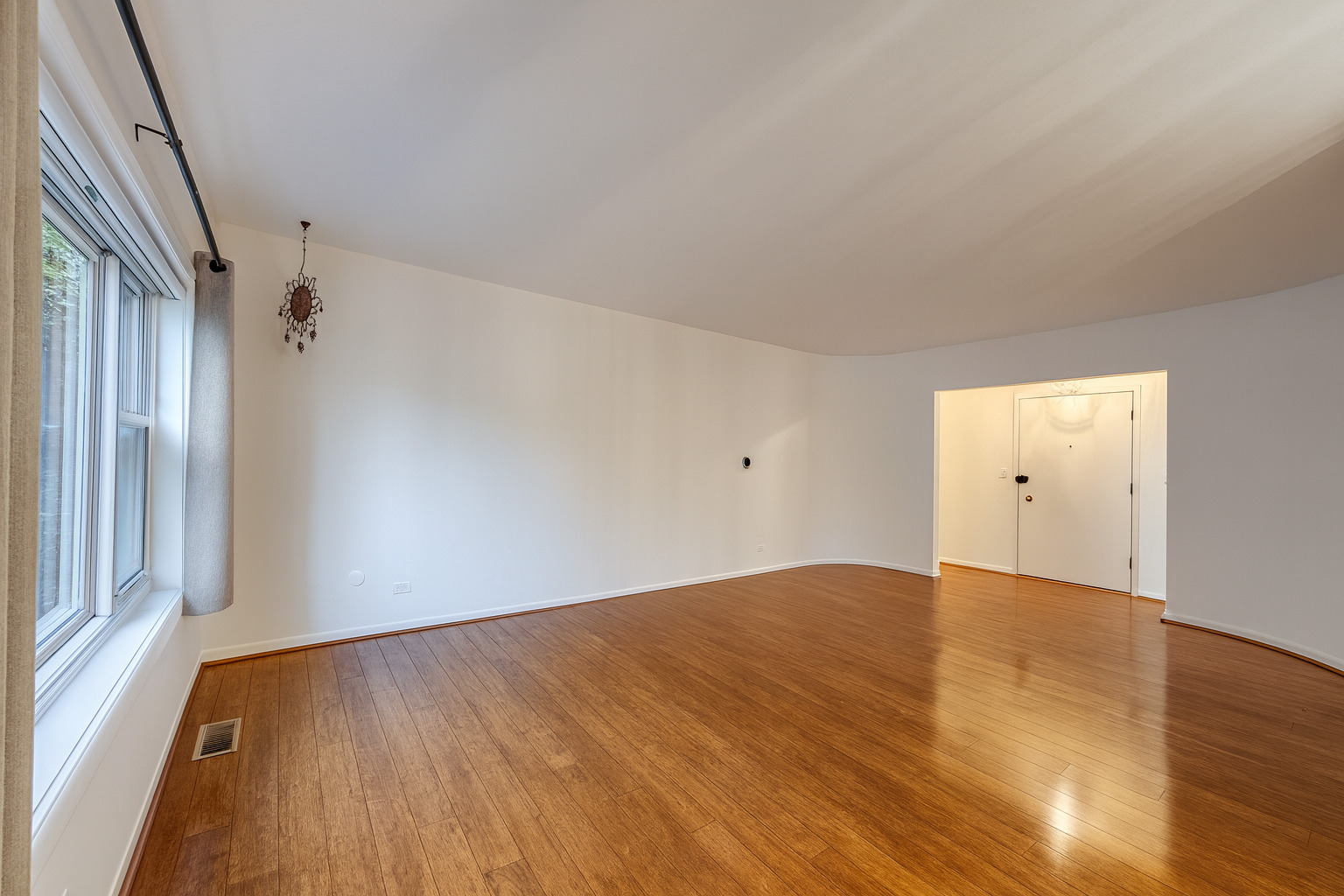 8210 Elmwood Avenue, Unit 110 Skokie, IL 60077 - Photo 4 of 21