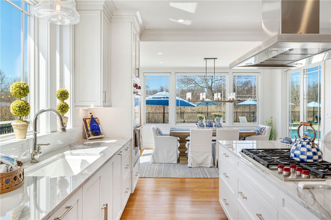 1048 Ocean Road Narragansett, RI 02882 - Photo 16 of 50 High-end appliances