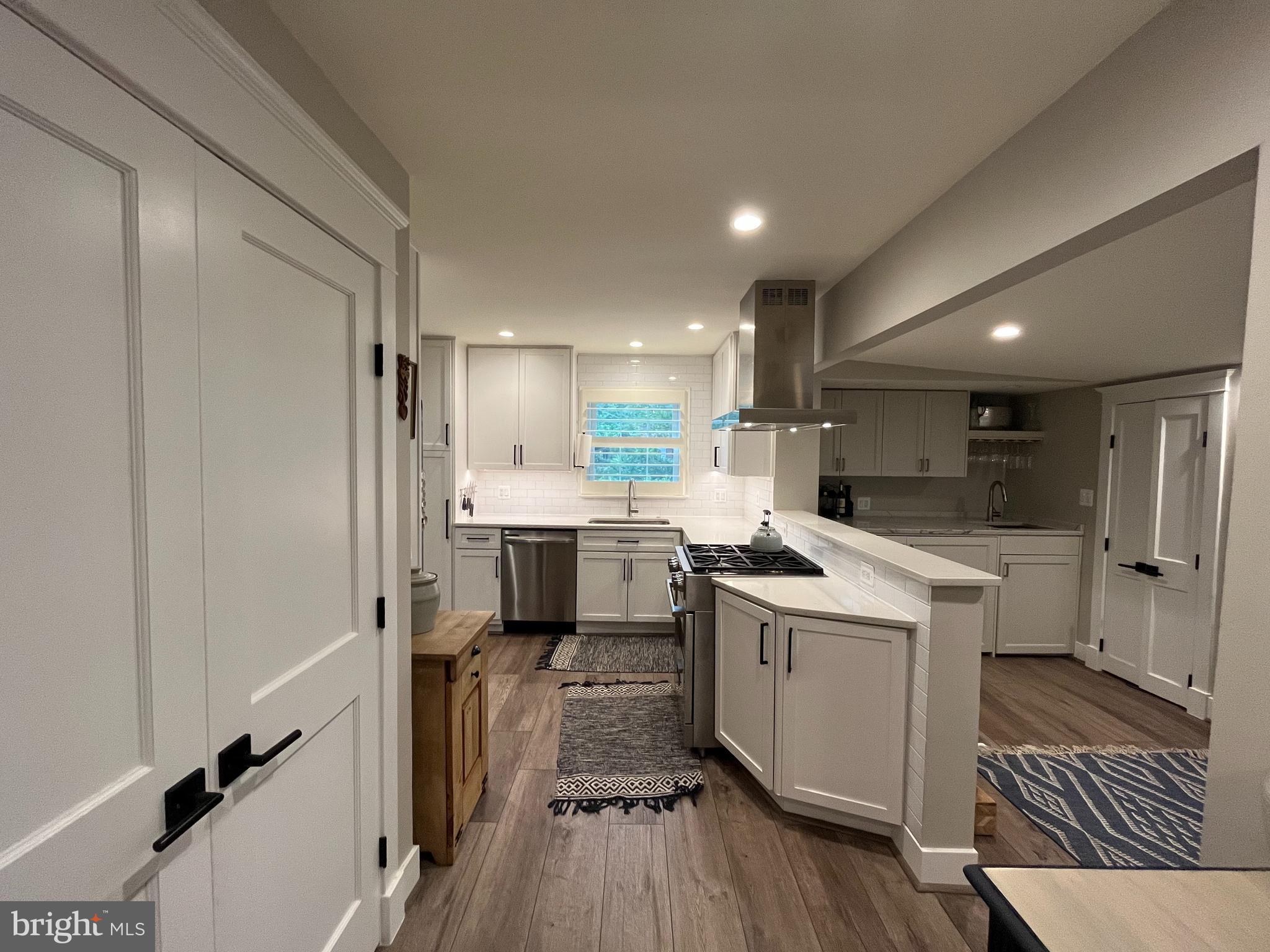 8015 Bainbridge Road Alexandria, VA 22308 - Photo 11 of 32